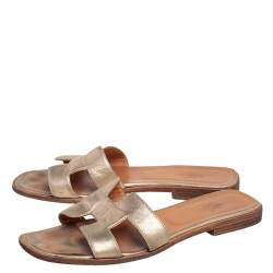 Pre Owned Hermès Gold Leather Oran Flat Sandals Size 39.5