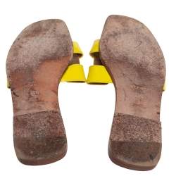 مملوكة مسبقًا Hermes Yellow Patent Leather Oran Slide Flats Size 40.5