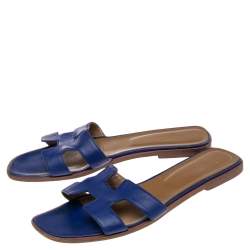 مملوكة مسبقًا Hermes  Blue Leather Oran Flat Sandals 41.5