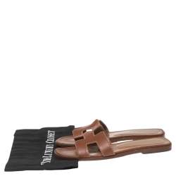 مملوكة مسبقًا Hermes Brown Leather Oran Flat Slides Size 37