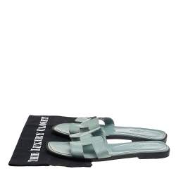Pre Owned Hermes Sea Green Patent Leather Oran Flat Sandals Size 38