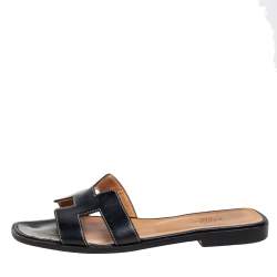 مملوكة مسبقًا Hermes Black  Leather Oran  Sandals Size 38.5