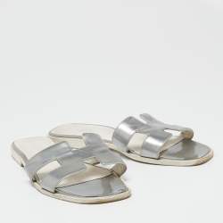 Pre Owned Hermes Silver Patent Leather Oran Sandals Size 41.5
