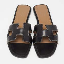 مملوكة مسبقًا Hermes Black Leather Oran Flat Sandals Size 41.5