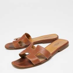 Pre Owned Hermès Brown Leather Oran Flat Sandals Size 37