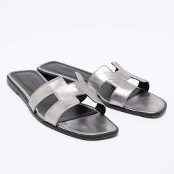 مملوكة مسبقًا صندل هيرمس أوران جلد فضي مقاس 40.5