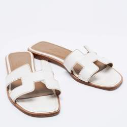مملوكة مسبقًا Hermes White Leather Oran Flat Slides Size 36.5