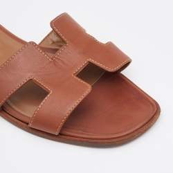 Pre Owned Hermès Brown Leather Oran Flat slides Size 39.5
