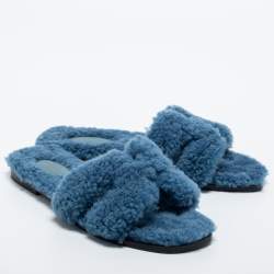 مملوكة مسبقًا Hermès Blue Shearling Oran Slide Flats Size 38.5