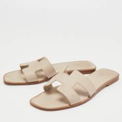مملوكة مسبقًا Hermes Beige Leather Oran Flat Slides Size 39.5