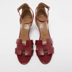 مملوكة مسبقًا Hermes Burgundy Leather Legend Wedge Sandals Size 38.5