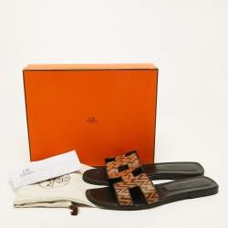 مملوكة مسبقًا Hermes Brown/Black Leather Oran Flat Slides Size 41