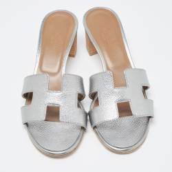 مملوكة مسبقًا Hermes Silver Leather Oasis Slides Size 36