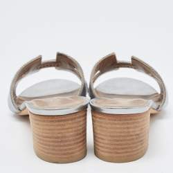 مملوكة مسبقًا Hermes Silver Leather Oasis Slides Size 36