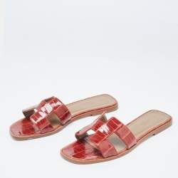 Pre Owned Hermes Brown Patent Crocodile Oran Flat Slides Size 40