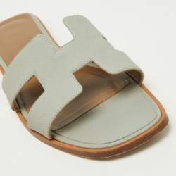 مملوكة مسبقًا Hermes Grey Leather Oran Flat Slides Size 41