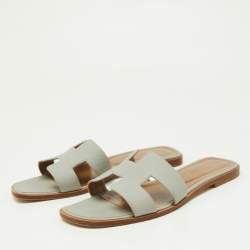 مملوكة مسبقًا Hermes Grey Leather Oran Flat Slides Size 41