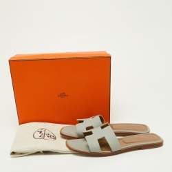 مملوكة مسبقًا Hermes Grey Leather Oran Flat Slides Size 41