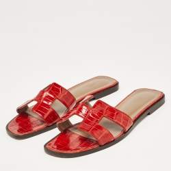 مملوكة مسبقًا Hermes Red  Croc Embossed Oran Flat Size Size 39  