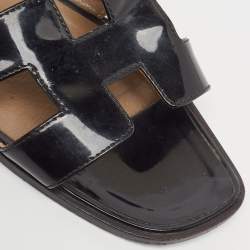 مملوكة مسبقًا Hermes Black Patent Leather Oran Flat Slides Size 38