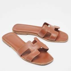 مملوكة مسبقًا Hermes Brown Leather Oran Flat Slides Size 37