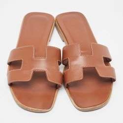 مملوكة مسبقًا Hermes Brown Leather Oran Flat Slides Size 37