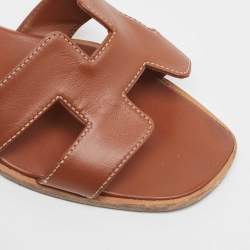 مملوكة مسبقًا Hermes Brown Leather Oran Flat Slides Size 37