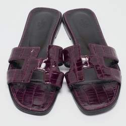 مملوكة مسبقًا Hermes Purple Alligator Patent Leather Oran Flat Slides Size 39