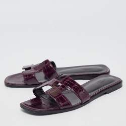مملوكة مسبقًا Hermes Purple Alligator Patent Leather Oran Flat Slides Size 39