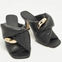 مملوكة مسبقًا حذاء سلايد ج.و. أندرسون جلد أسود بتفاصيل سلسلة ملتوية مقاس 40.5