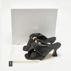 مملوكة مسبقًا حذاء سلايد ج.و. أندرسون جلد أسود بتفاصيل سلسلة ملتوية مقاس 40.5