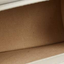 مملوكة مسبقًا حقيبة جاكيموس لُ شِيكيتو موين جلد بلون أبيض بيد علوية