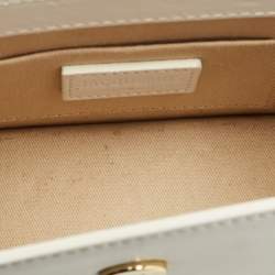 مملوكة مسبقًا حقيبة جاكيموس لُ شِيكيتو موين جلد بلون أبيض بيد علوية