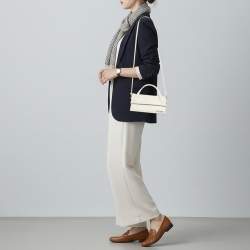 مملوكة مسبقًا حقيبة جاكيموس لُو شيكيتو طويل جلد أبيض بيد علوية