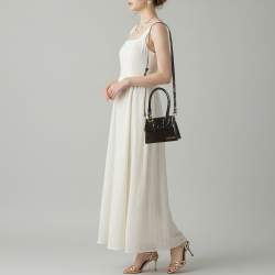 مملوكة مسبقًا حقيبة جاكيموس لُ شِيكيتو موين جلد بلون أبيض بيد علوية