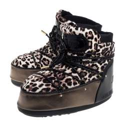 مملوكة مسبقًا حذاء بوت جيمي تشو مون جلد برونزي ميتاليك و شعر عجل مطبوع نقشة الفهد مقاس 41/42