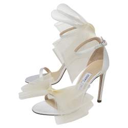 مملوكة مسبقًا صندل جيمي تشو أفلين قماش أبيض بفيونكة وحزام كاحل مقاس 35