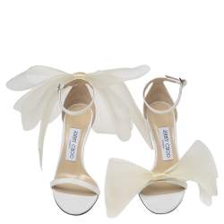 مملوكة مسبقًا صندل جيمي تشو أفلين قماش أبيض بفيونكة وحزام كاحل مقاس 35