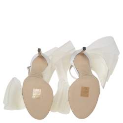 مملوكة مسبقًا صندل جيمي تشو أفلين قماش أبيض بفيونكة وحزام كاحل مقاس 35