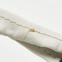 مملوكة مسبقًا حقيبة هوبو جلد بيضاء جيمي تشو سابا