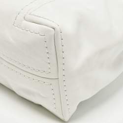 مملوكة مسبقًا حقيبة هوبو جلد بيضاء جيمي تشو سابا