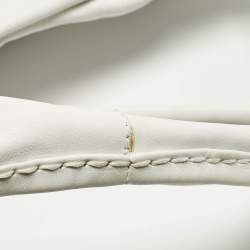 مملوكة مسبقًا حقيبة هوبو جلد بيضاء جيمي تشو سابا