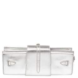 مملوكة مسبقًا حقيبة كلتش جيمي تشو توليتا جلد فضي ميتاليك حمالة معصم 