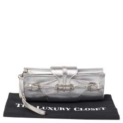 مملوكة مسبقًا حقيبة كلتش جيمي تشو توليتا جلد فضي ميتاليك حمالة معصم 