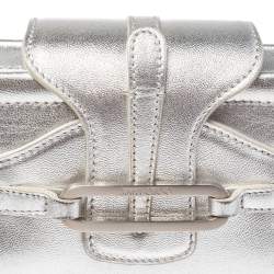 مملوكة مسبقًا حقيبة كلتش جيمي تشو توليتا جلد فضي ميتاليك حمالة معصم 