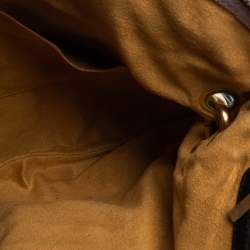 مملوكة مسبقًا حقيبة كلتش جيمي تشو مافي جلد أسو د بطية 