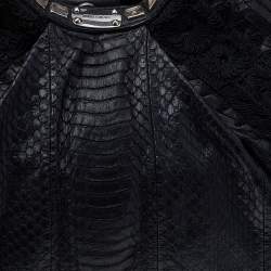 مملوكة مسبقًا حقيبة هوبو جيمي تشو جلد ثعبان أسود مزينة بدانتيل