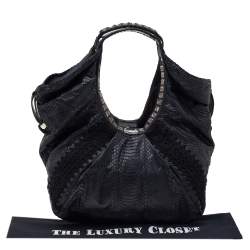 مملوكة مسبقًا حقيبة هوبو جيمي تشو جلد ثعبان أسود مزينة بدانتيل