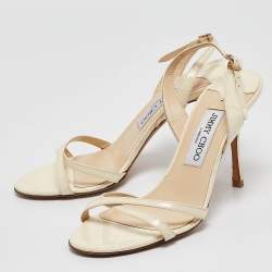 Pre Owned صندل جيمي تشو بكعب لامع مصنوعة من الجلد لكاحل لون كريمي مقاس 38