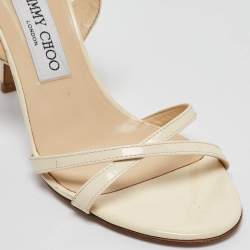 Pre Owned صندل جيمي تشو بكعب لامع مصنوعة من الجلد لكاح ل لون كريمي مقاس 38